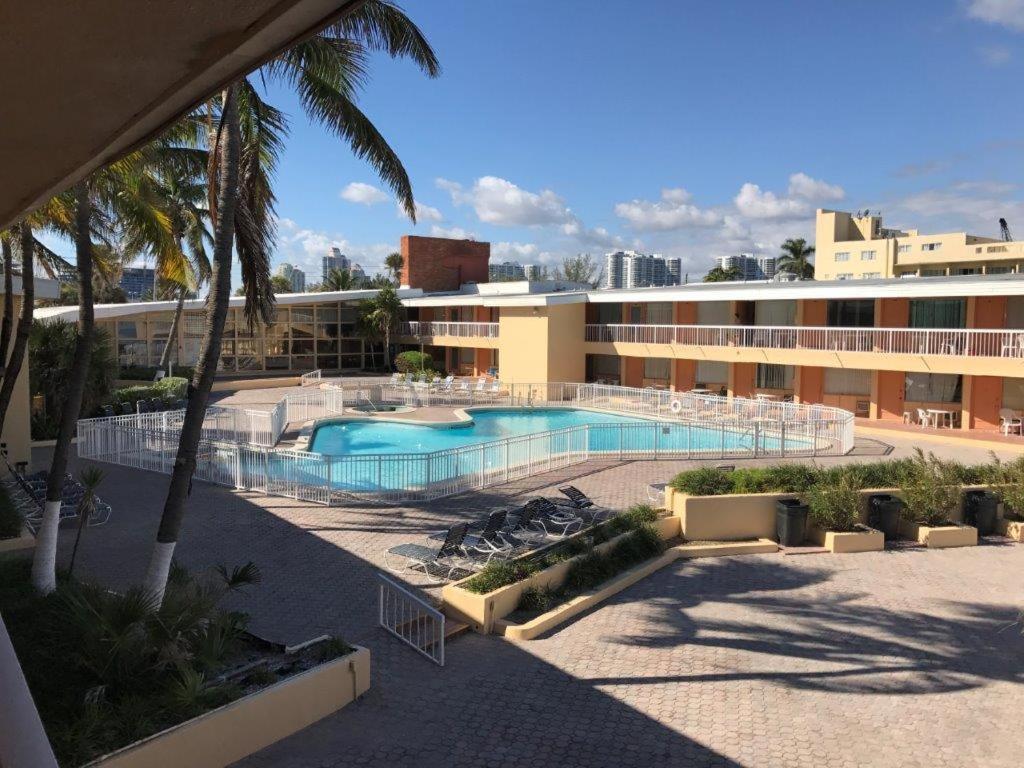 Sahara Beach Club Sunny Isles Beach Exterior foto